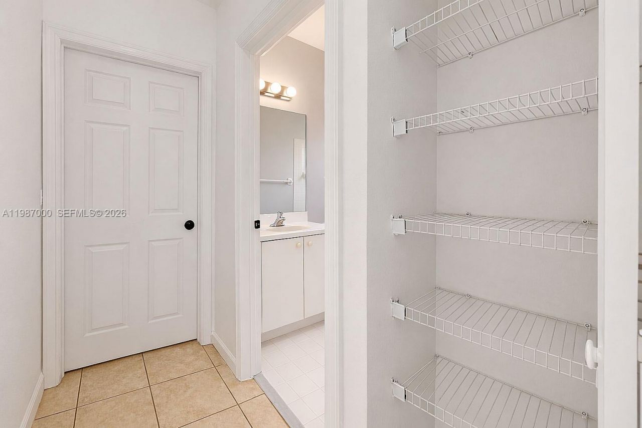 2014 NE 38th Rd , Unit 2014, Homestead, FL 33033 Photo