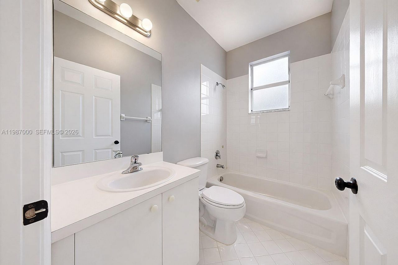 2014 NE 38th Rd , Unit 2014, Homestead, FL 33033 Photo