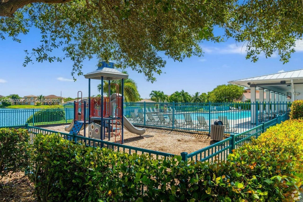 2014 NE 38th Rd , Unit 2014, Homestead, FL 33033 Photo