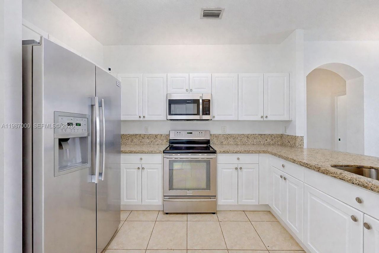 2014 NE 38th Rd , Unit 2014, Homestead, FL 33033 Photo