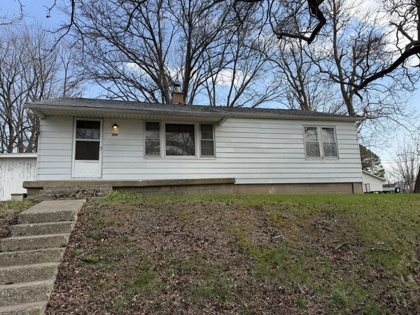 206 S 1st Street, Pinckneyville, IL 62274