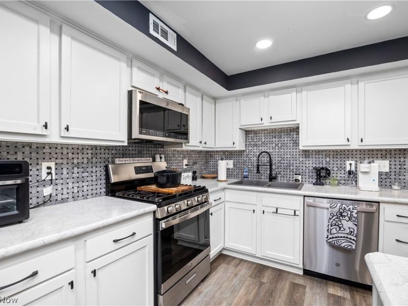 190 Deepwood Drive, Wadsworth, OH 44281 Photo 12