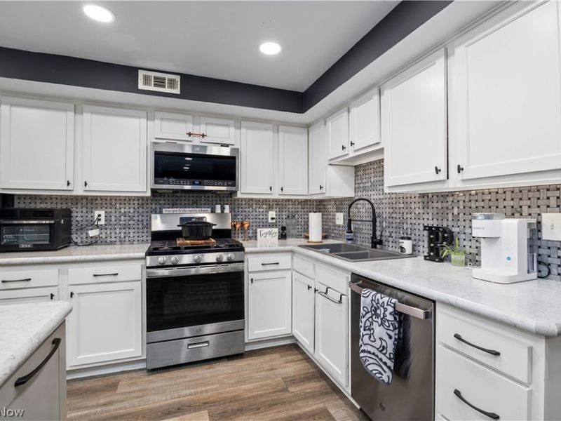 190 Deepwood Drive, Wadsworth, OH 44281 Photo 14