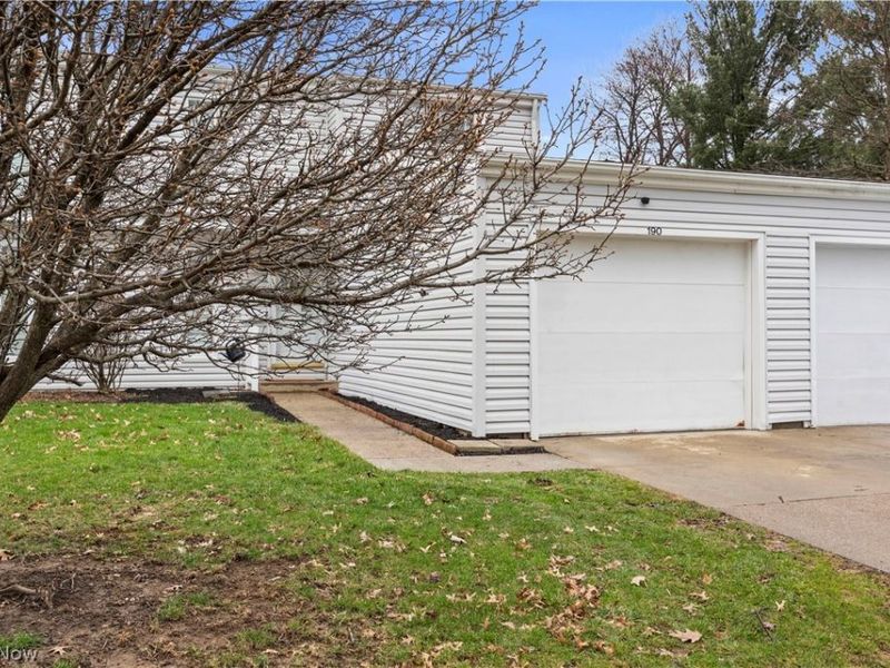 190 Deepwood Drive, Wadsworth, OH 44281 Photo 2