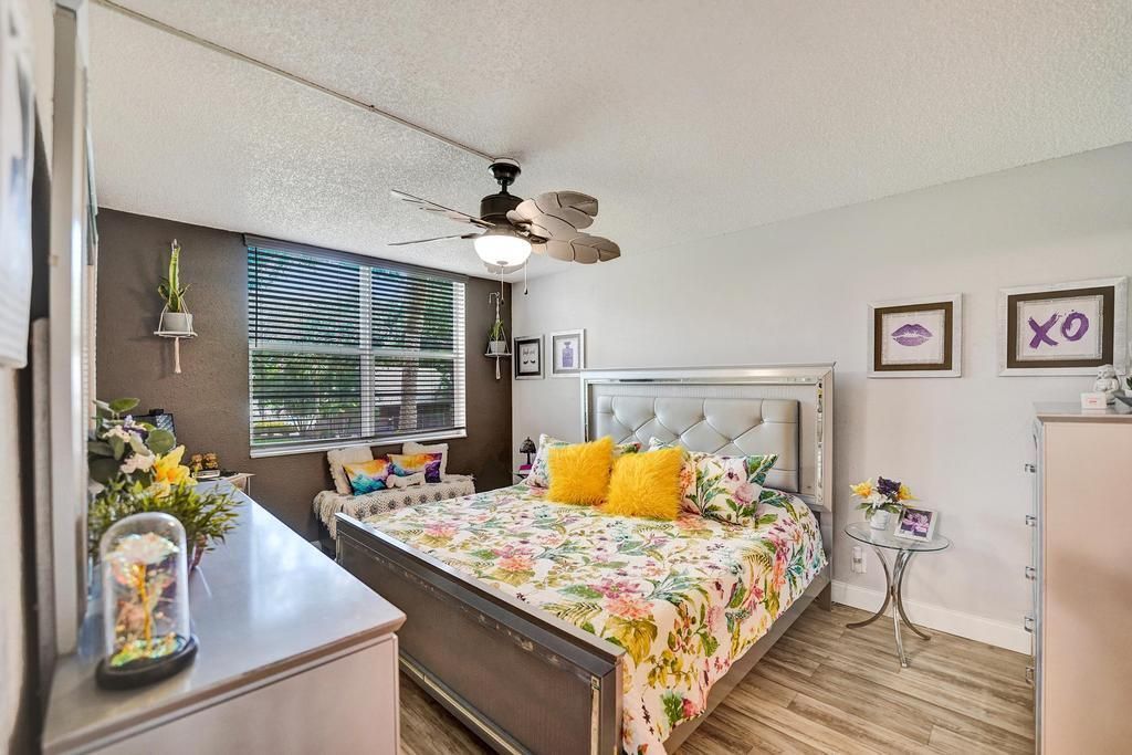 9480 Poinciana Place, Unit 201, Davie, FL 33324 Photo