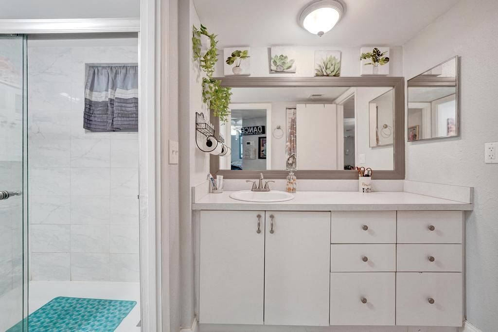 9480 Poinciana Place, Unit 201, Davie, FL 33324 Photo