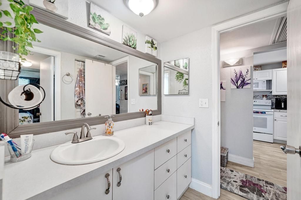 9480 Poinciana Place, Unit 201, Davie, FL 33324 Photo