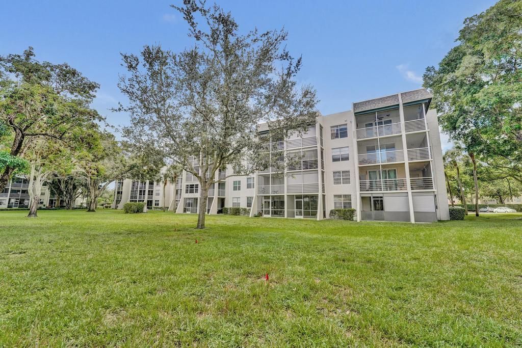 9480 Poinciana Place, Unit 201, Davie, FL 33324 Photo