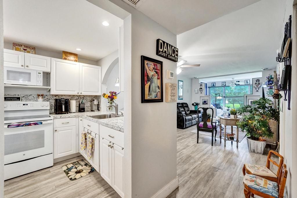 9480 Poinciana Place, Unit 201, Davie, FL 33324 Photo