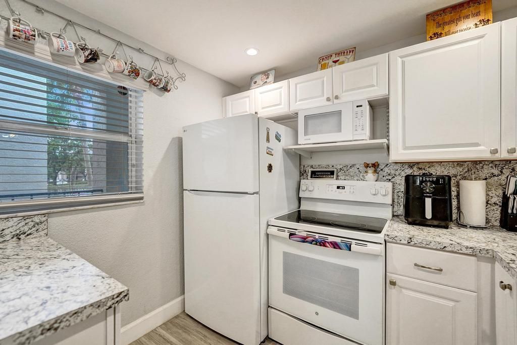 9480 Poinciana Place, Unit 201, Davie, FL 33324 Photo