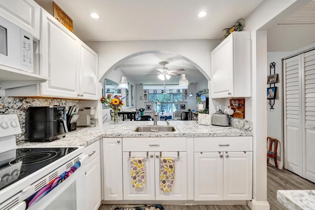 9480 Poinciana Place, Unit 201, Davie, FL 33324 Photo