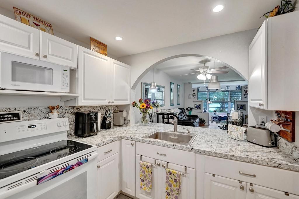 9480 Poinciana Place, Unit 201, Davie, FL 33324 Photo