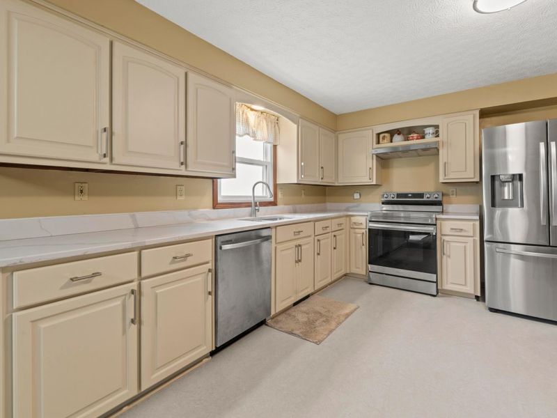 9161 Cochran Road , Williamsport, OH 43164 Photo 15