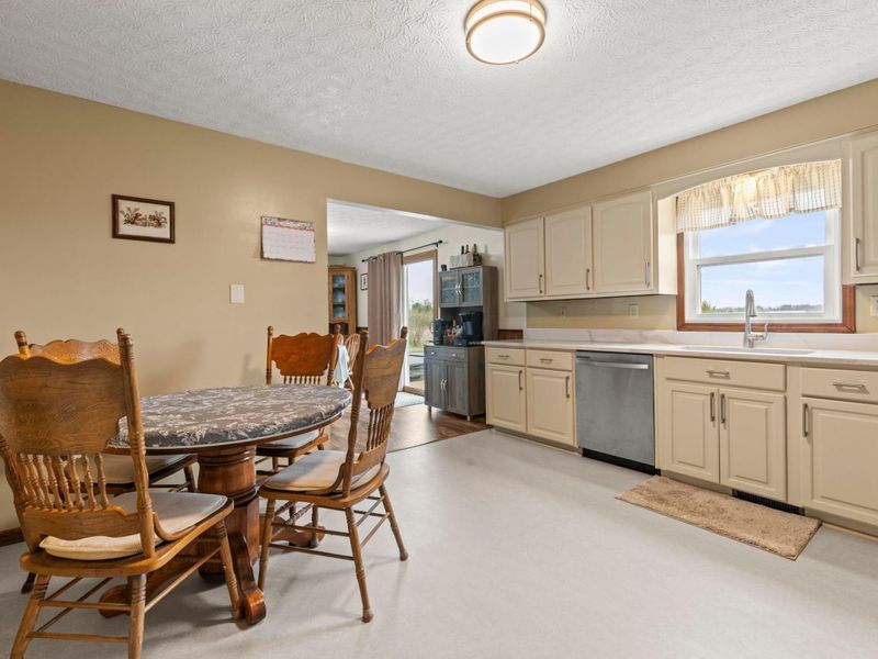 9161 Cochran Road , Williamsport, OH 43164 Photo 18