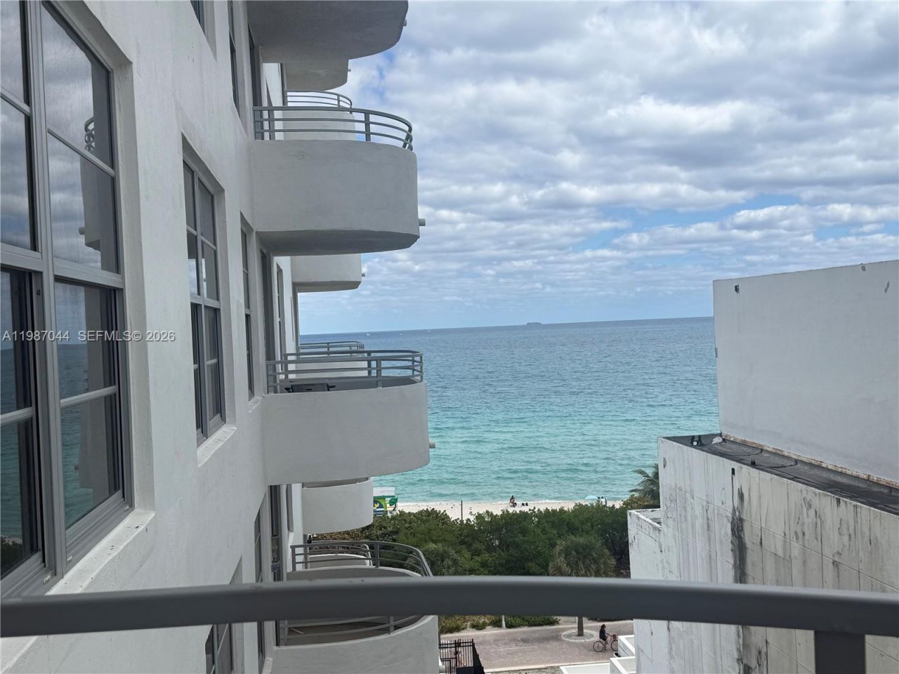 5555 Collins Ave, Unit 8R, Miami Beach, FL 33140 Photo