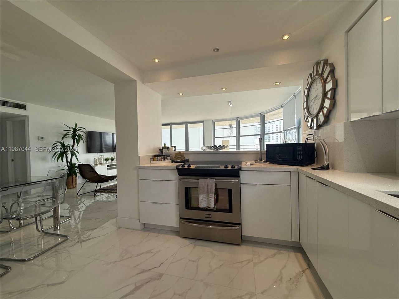 5555 Collins Ave, Unit 8R, Miami Beach, FL 33140 Photo