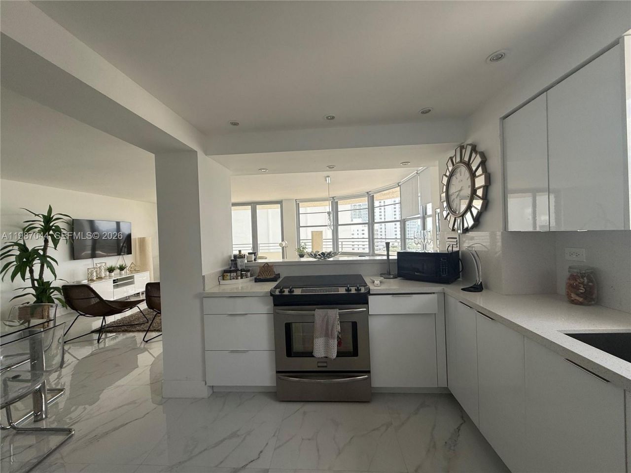 5555 Collins Ave, Unit 8R, Miami Beach, FL 33140 Photo