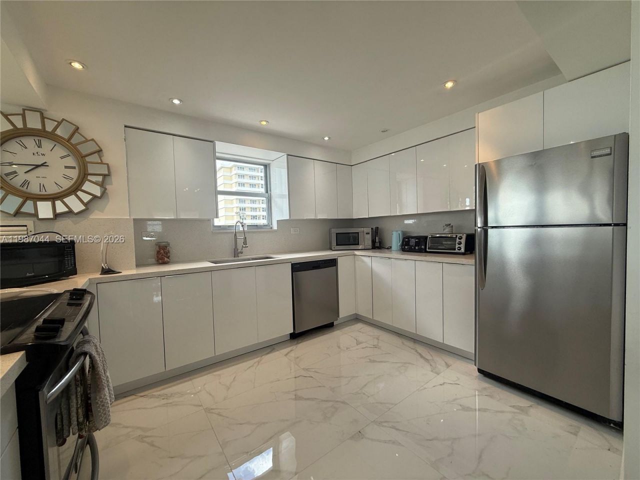 5555 Collins Ave, Unit 8R, Miami Beach, FL 33140 Photo