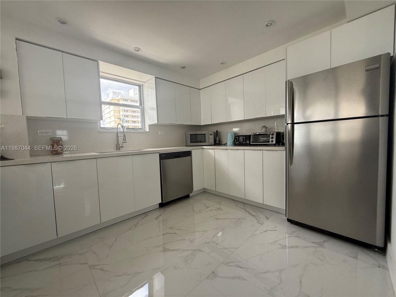 5555 Collins Ave, Unit 8R, Miami Beach, FL 33140 Photo