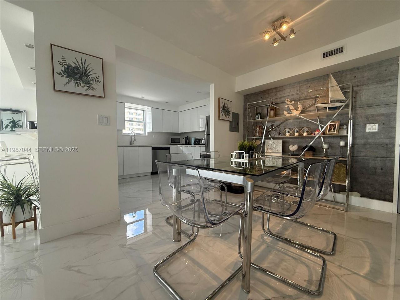 5555 Collins Ave, Unit 8R, Miami Beach, FL 33140 Photo
