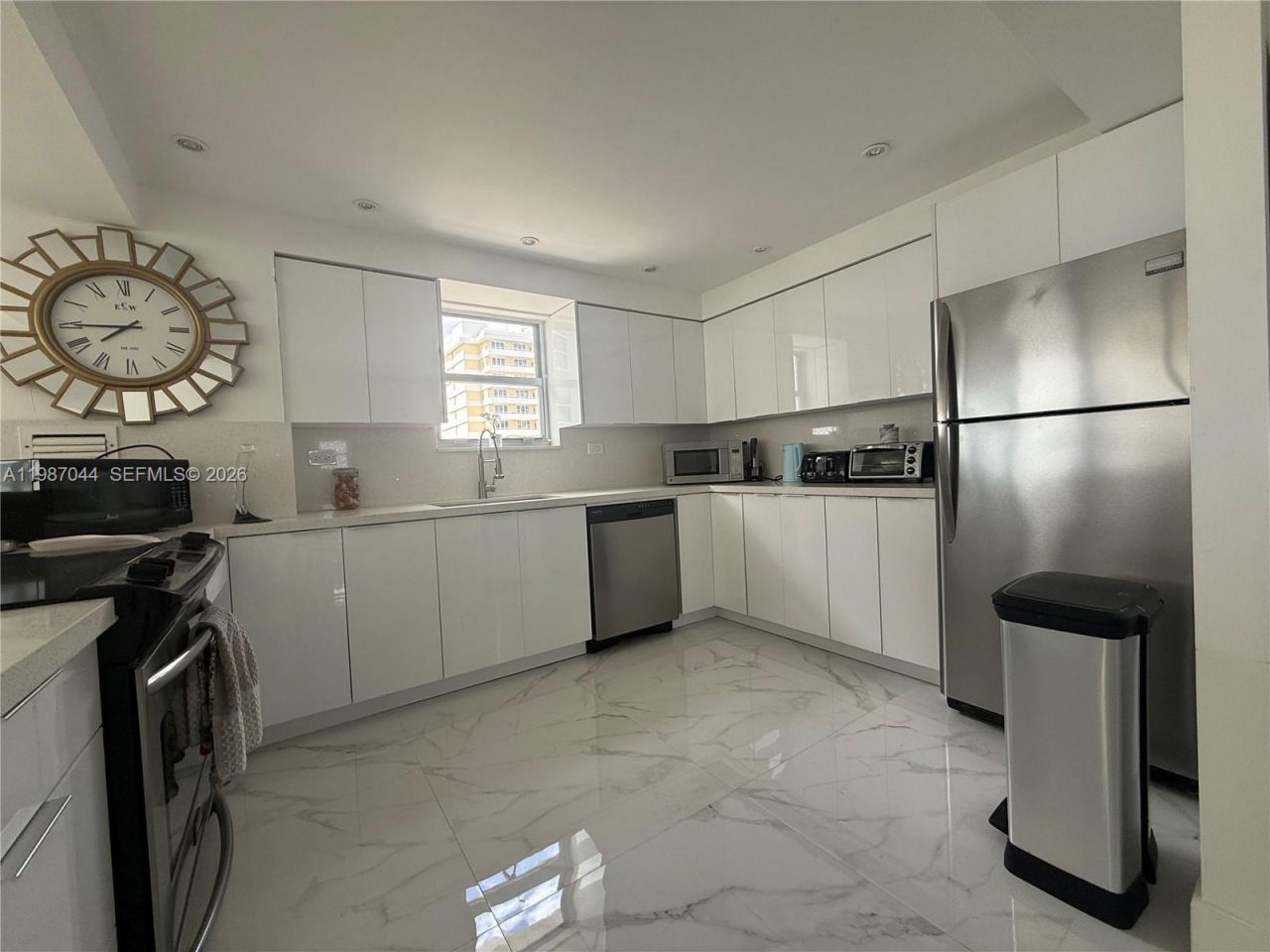 5555 Collins Ave, Unit 8R, Miami Beach, FL 33140 Photo