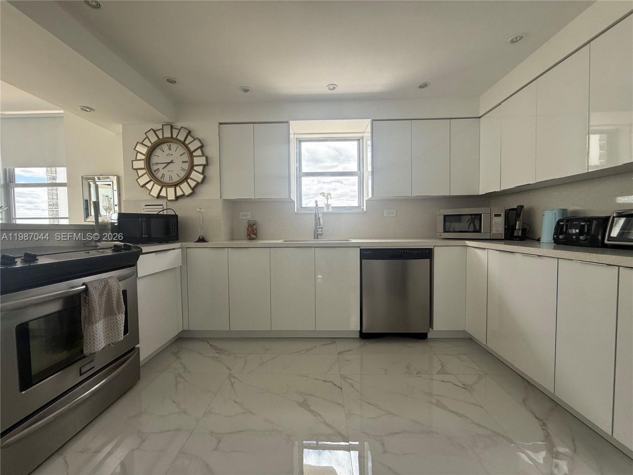 5555 Collins Ave, Unit 8R, Miami Beach, FL 33140 Photo