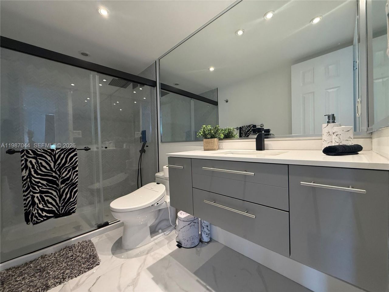 5555 Collins Ave, Unit 8R, Miami Beach, FL 33140 Photo