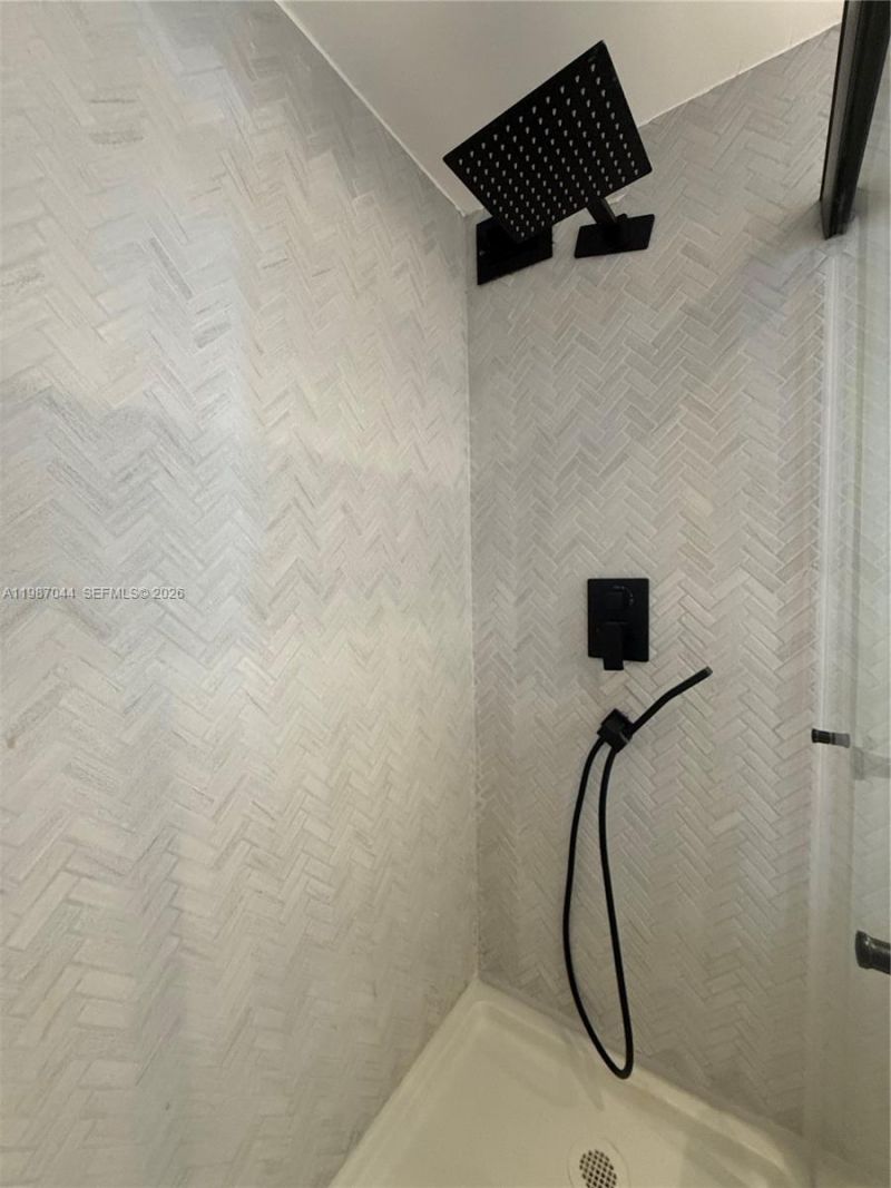 5555 Collins Ave, Unit 8R, Miami Beach, FL 33140 Photo