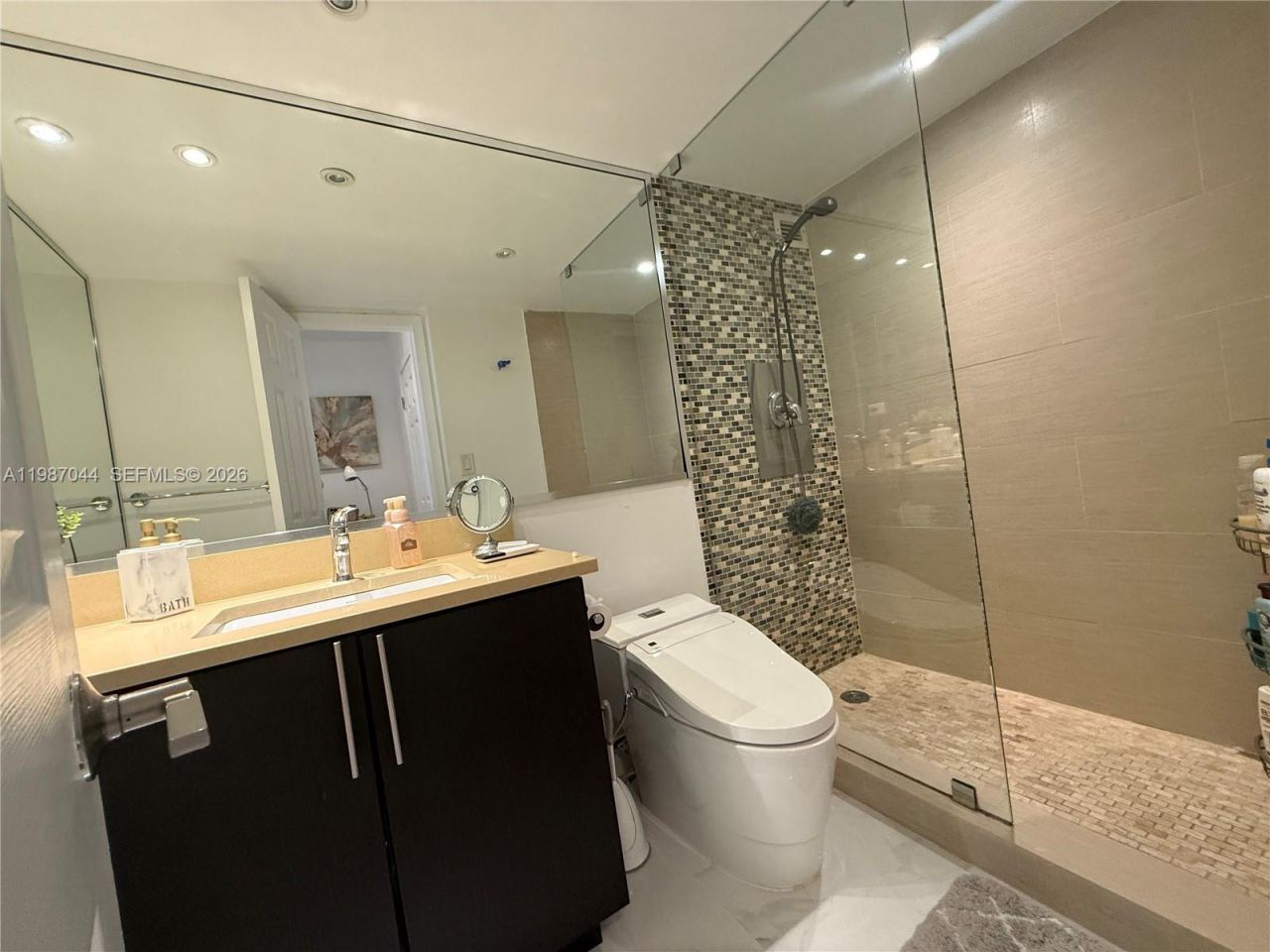 5555 Collins Ave, Unit 8R, Miami Beach, FL 33140 Photo