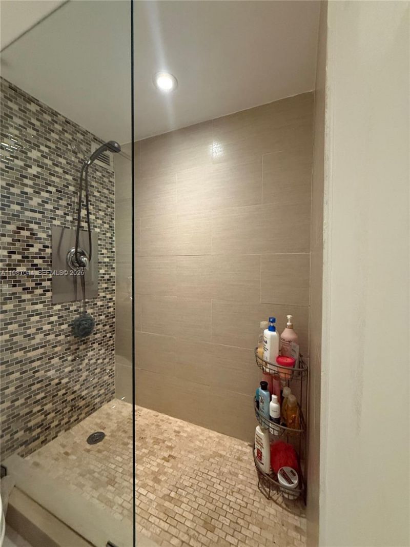 5555 Collins Ave, Unit 8R, Miami Beach, FL 33140 Photo