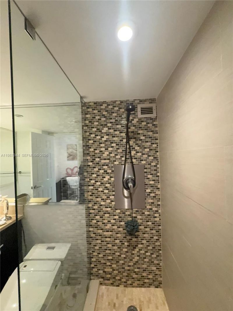 5555 Collins Ave, Unit 8R, Miami Beach, FL 33140 Photo