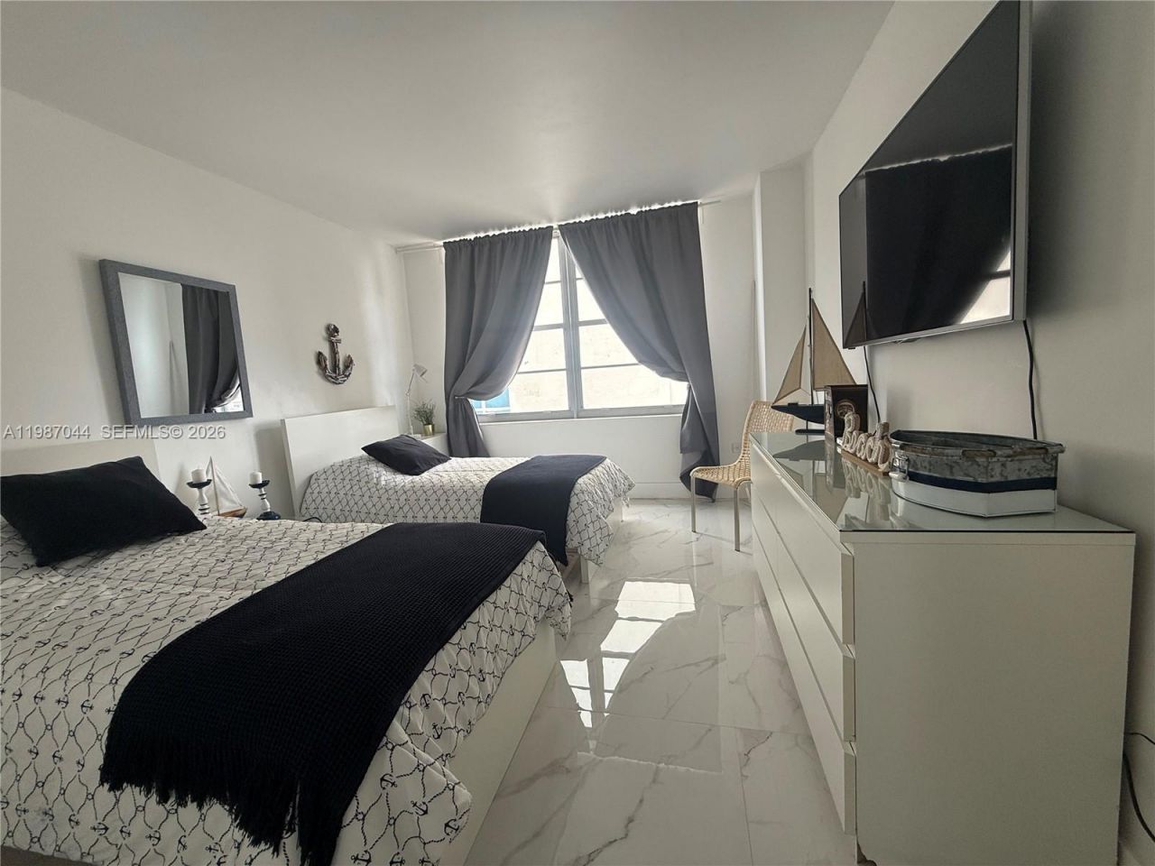 5555 Collins Ave, Unit 8R, Miami Beach, FL 33140 Photo