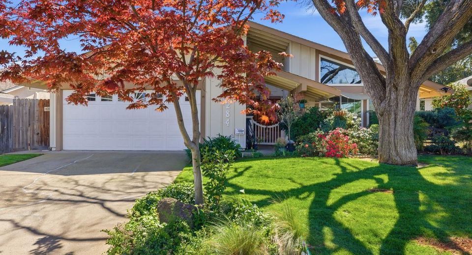 9284 Linda Rio Dr, Sacramento, CA 95826 Photo