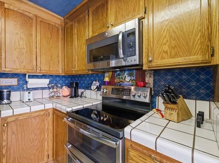 9284 Linda Rio Dr, Sacramento, CA 95826 Photo