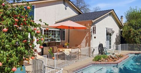 9284 Linda Rio Dr, Sacramento, CA 95826 Photo