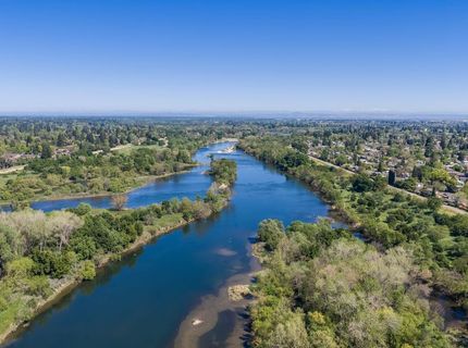 9284 Linda Rio Dr, Sacramento, CA 95826 Photo
