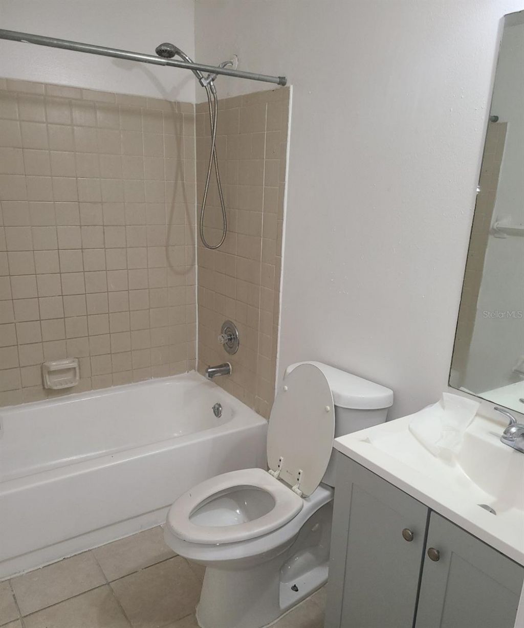 4916 Silver Oaks Vlg, Unit E, Orlando, FL 32808 Photo