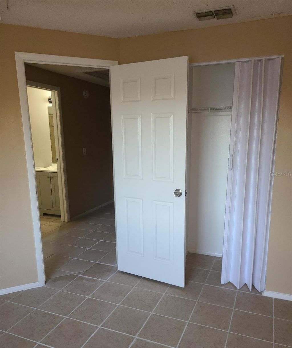 4916 Silver Oaks Vlg, Unit E, Orlando, FL 32808 Photo