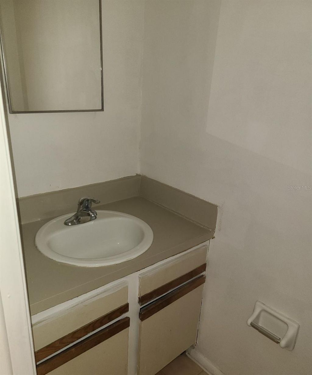 4916 Silver Oaks Vlg, Unit E, Orlando, FL 32808 Photo