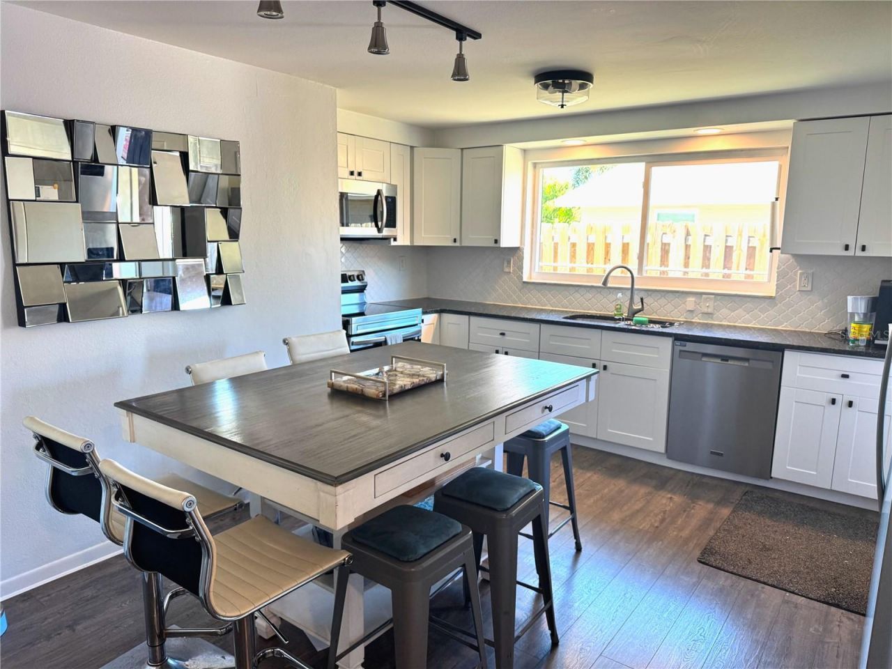 6550 3rd Avenue S, Saint Petersburg, FL 33707 Photo