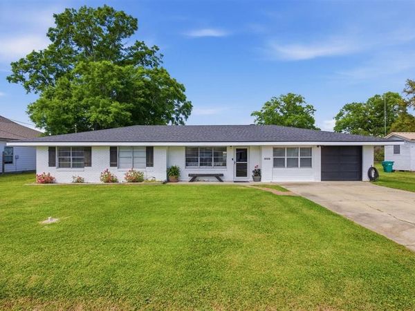 1822 Sarah Lane , Lake Charles, LA 70605