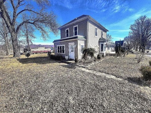 110 Mill Street W, Winthrop, MN 55396