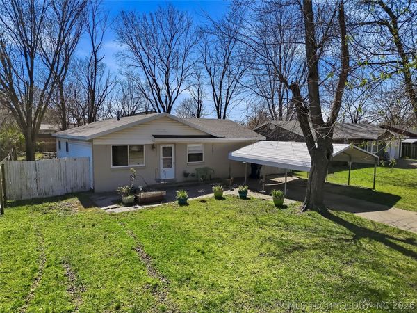 920 W Granite Street, Siloam Springs, AR 72761