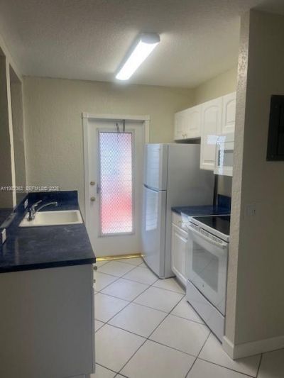 5050 Bayview Dr , Unit 17, Fort Lauderdale, FL 33308 Photo