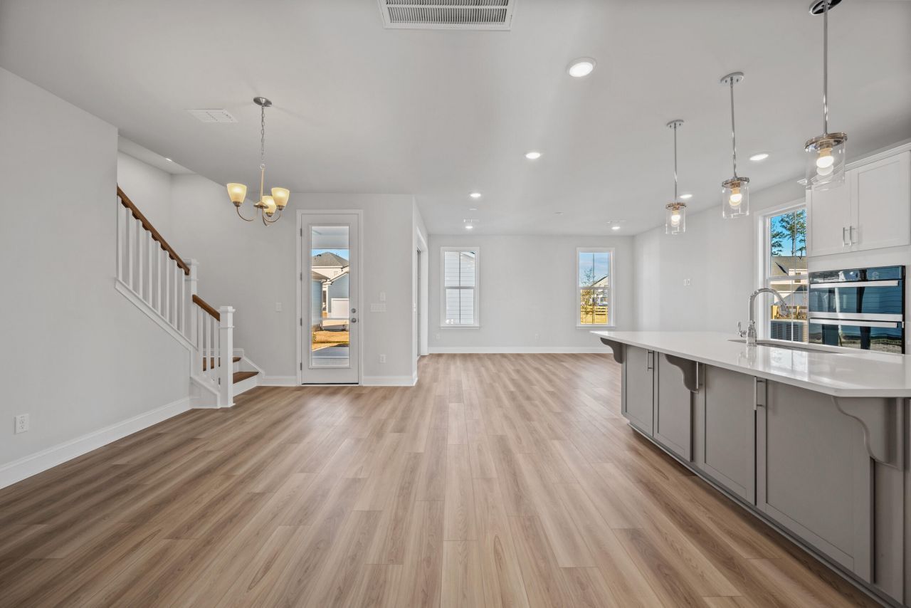 782 Blueway Avenue Photo 10