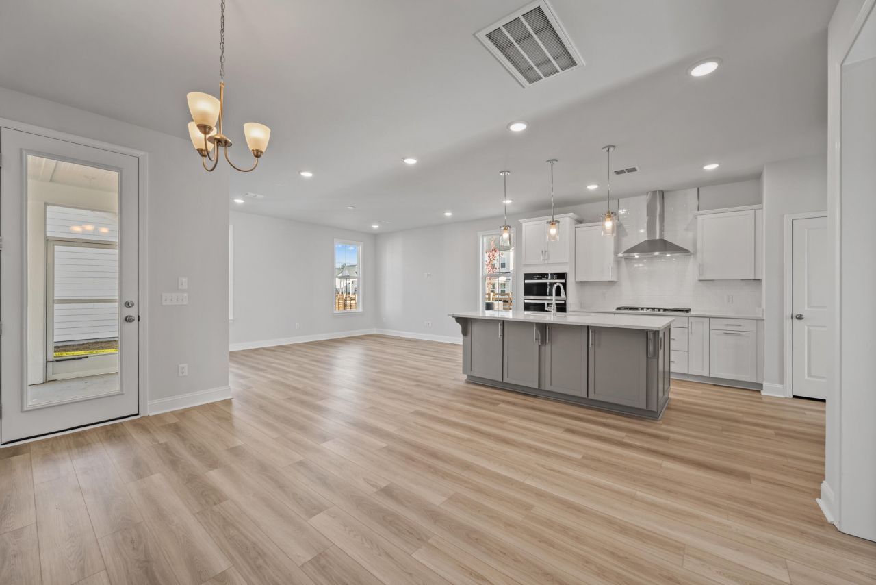 782 Blueway Avenue Photo 11