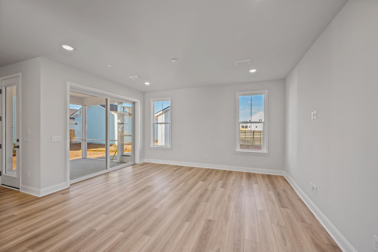 782 Blueway Avenue Photo 17