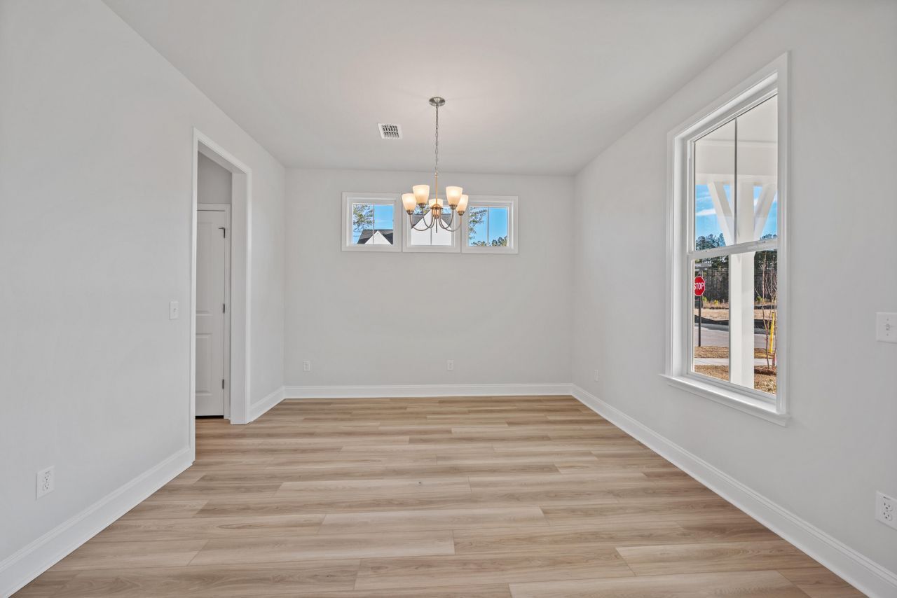 782 Blueway Avenue Photo 7