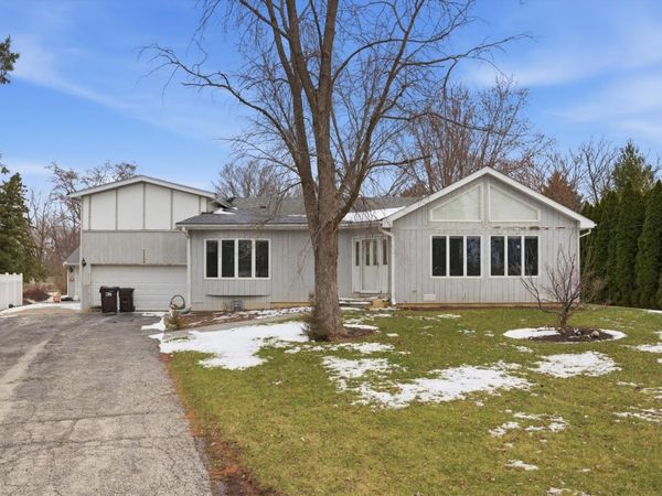 23203 N Prairie Lane , Lincolnshire, IL 60069