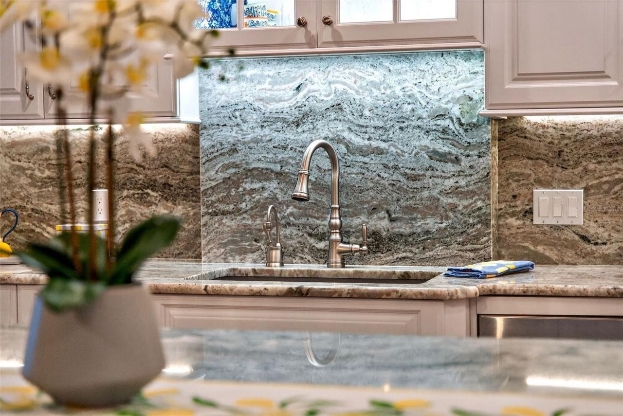 1280 Dolphin Bay Way, Unit 503, Sarasota, FL 34242 Photo